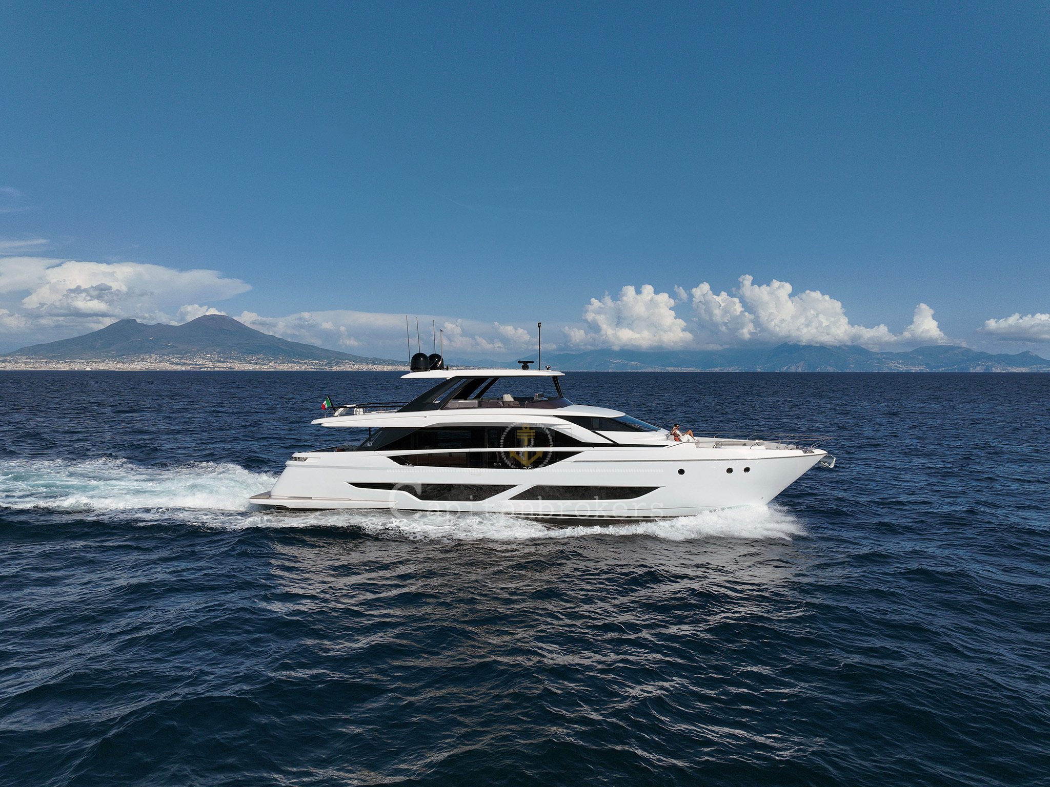 Ferretti Yachts 860