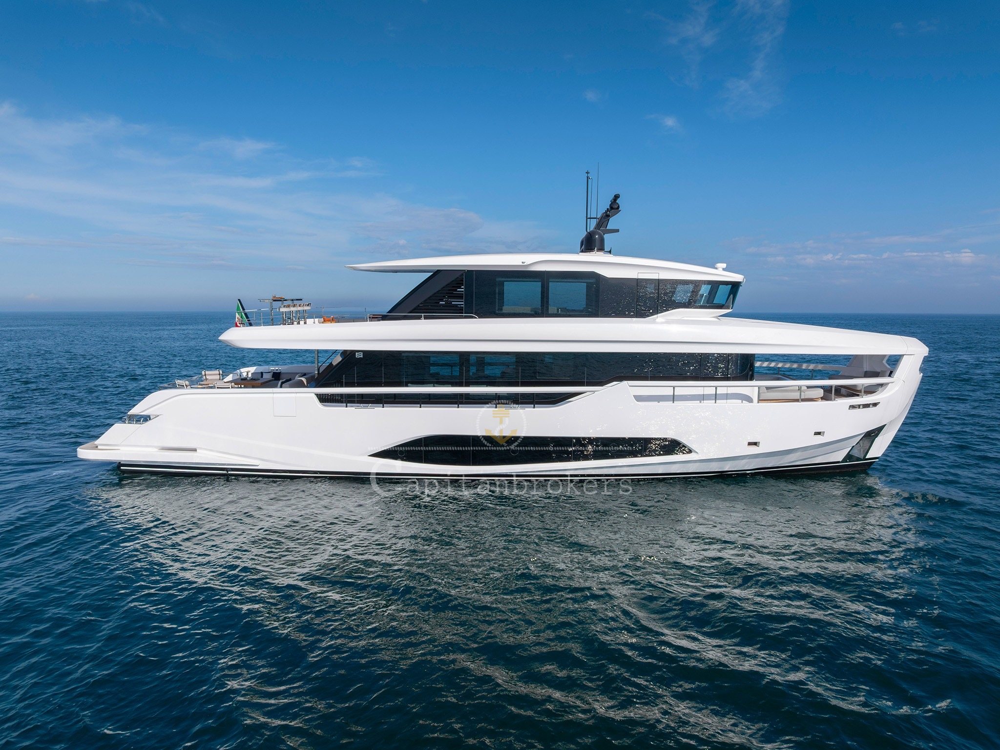 Ferretti Yachts Infynito 90
