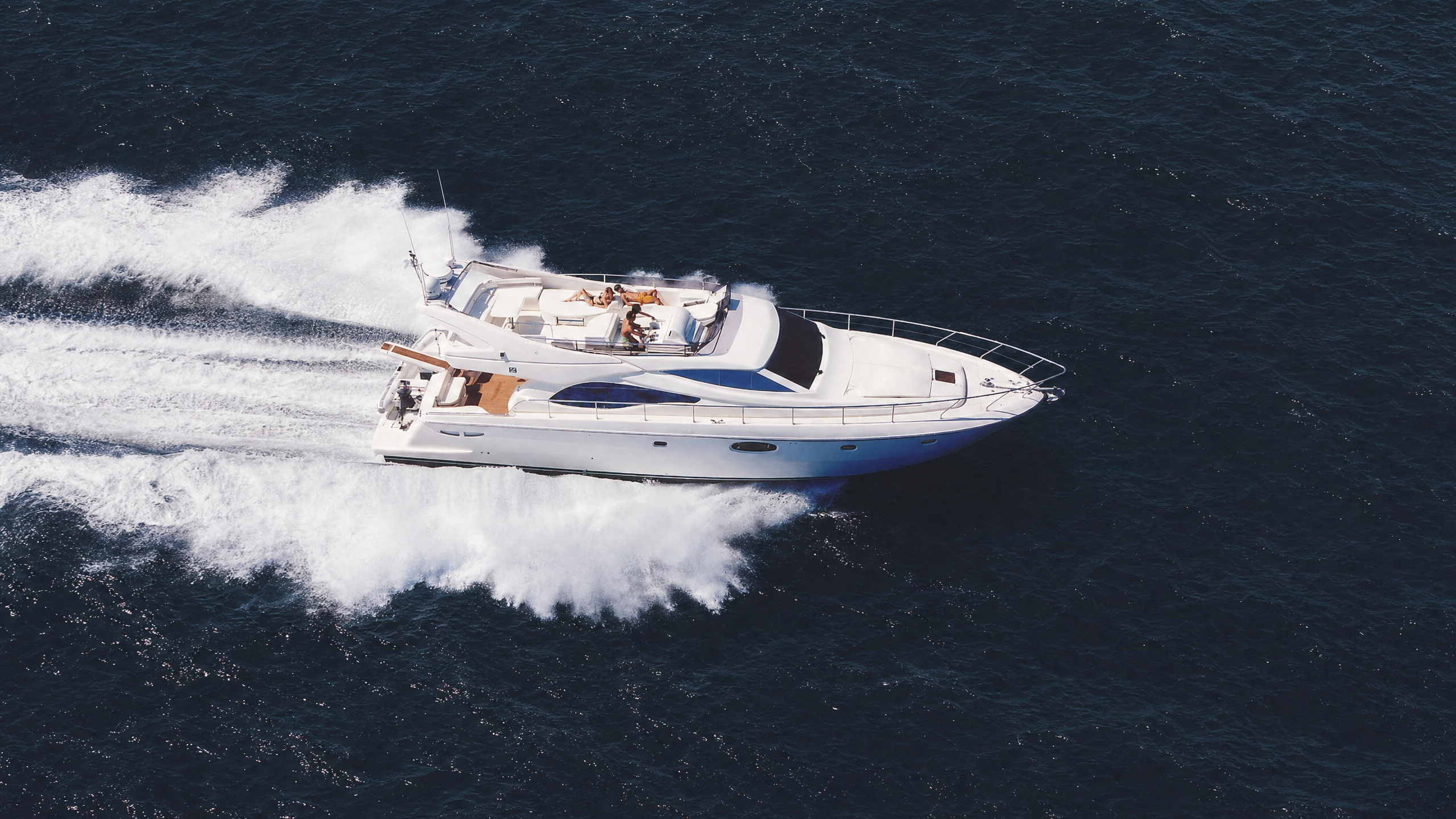 Ferretti Yachts 590