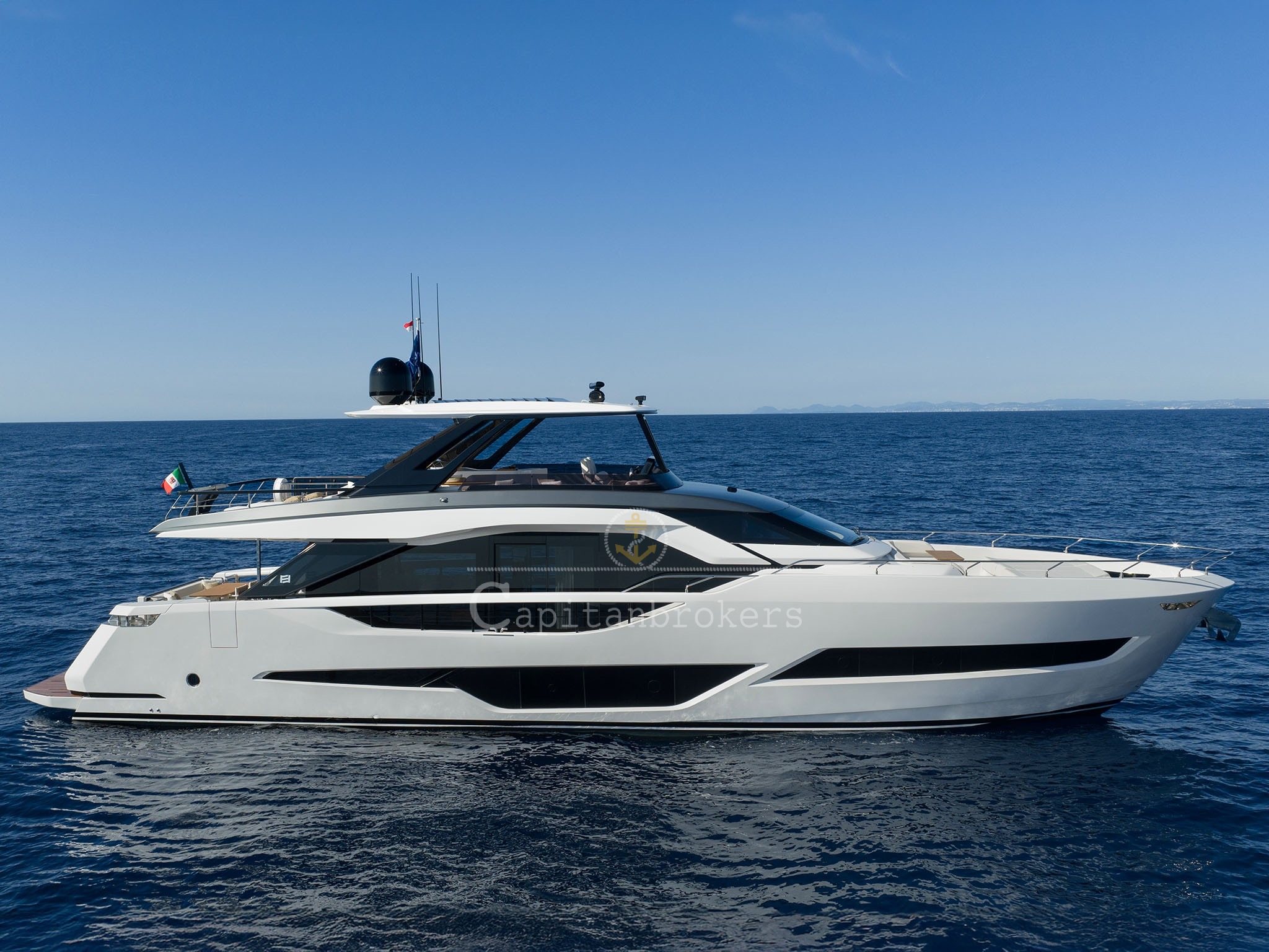 Ferretti Yachts 800