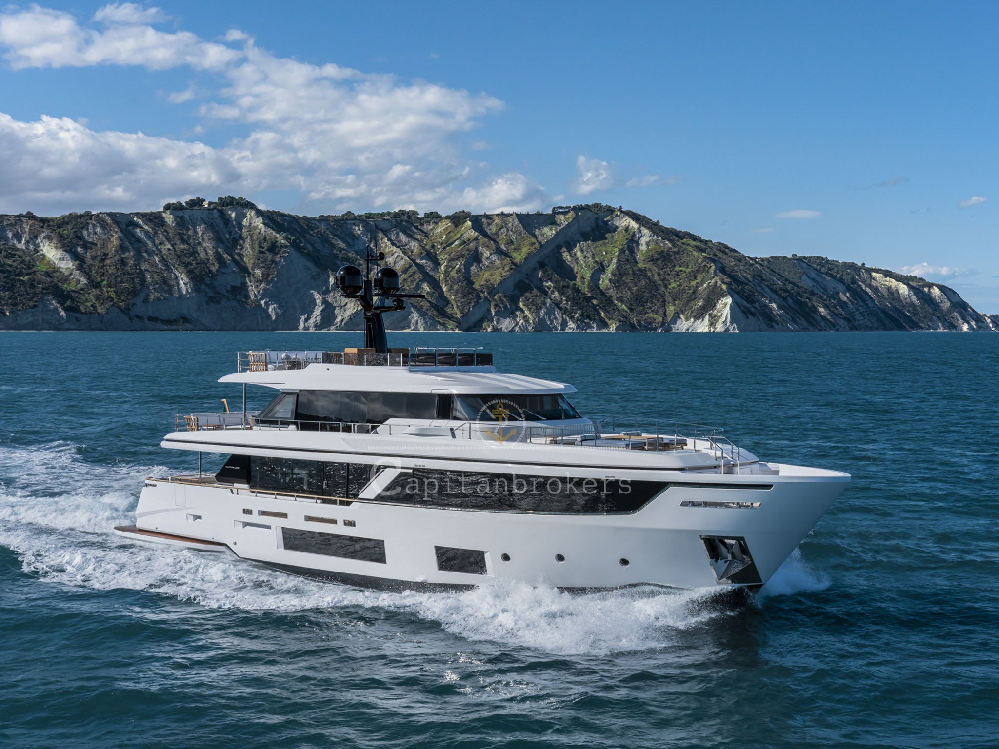 Custom Line Navetta 30